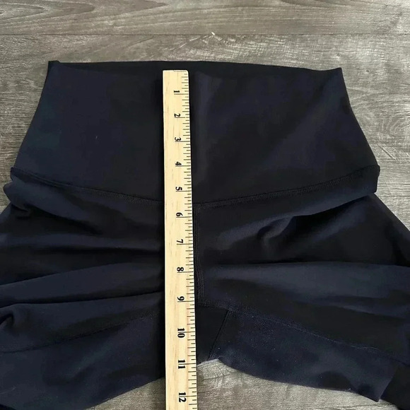 Lululemon Reversible Black Mesh Crop Legging Pants Womens Size 6 - Picture 3 of 7